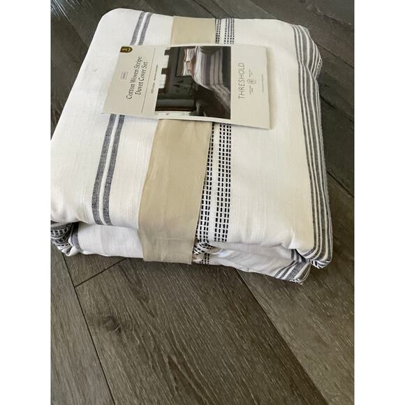 New Threshold White Navy Blue Stripe King Duvet Set with Shams - Picture 2 of 4